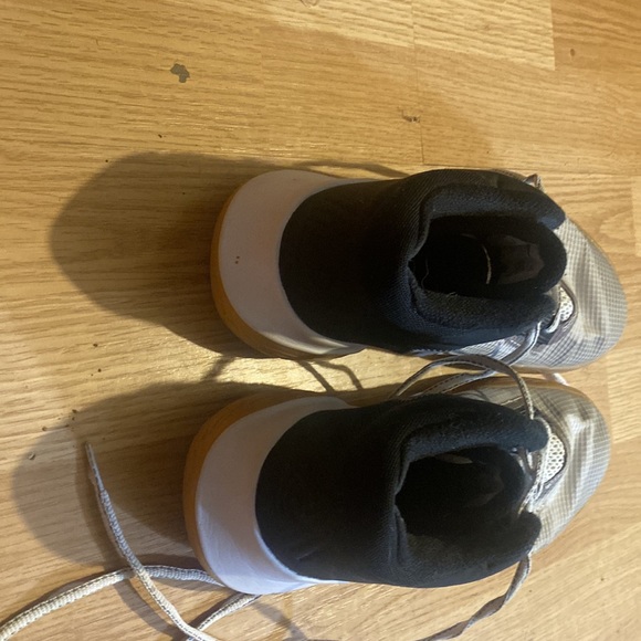 Kyrie flytrap 4s - Picture 3 of 3